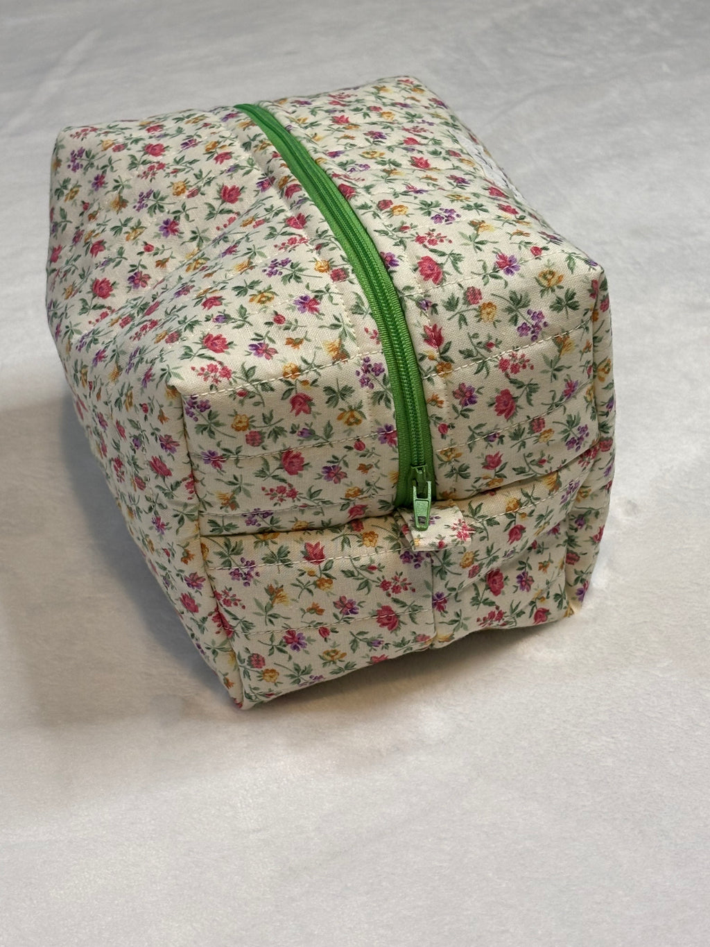 Garden Party Large Makeup Bag - side view showing green zipper
